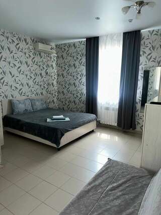 Гостиница Родительский Очаг Анапа Четырехместный номер «Комфорт»-1