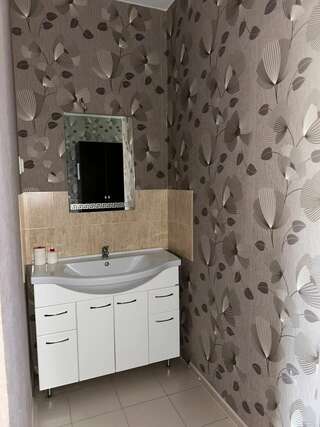 Гостиница Родительский Очаг Анапа Четырехместный номер «Комфорт»-9